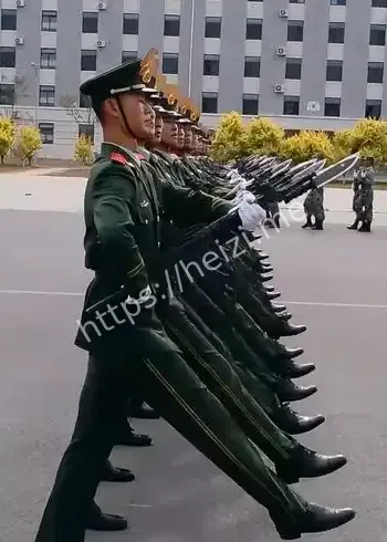 阅兵训练画面