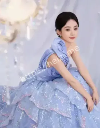 赵丽颖低调带娃