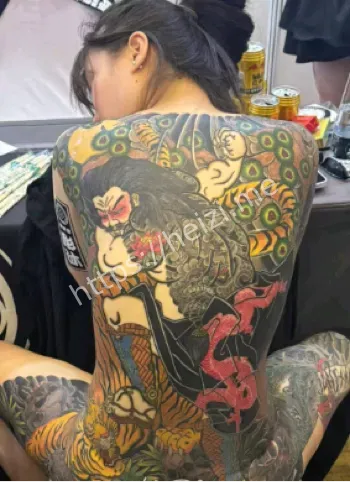 安徽合肥纹身展女模特