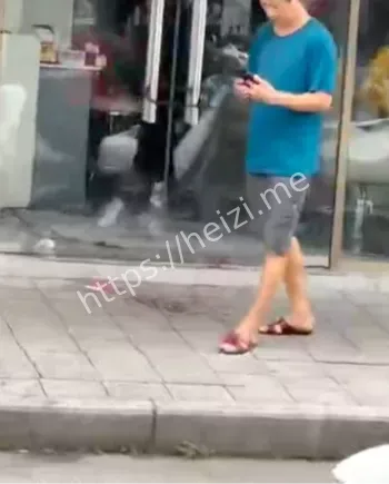 广西柳州斗殴持刀砍头皮