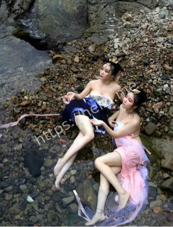 邓乔馨定制黑丝吊带高清图