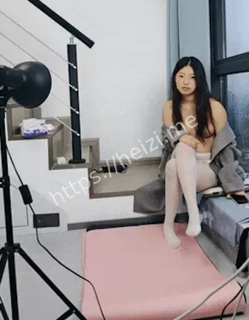 与男友公寓窗前激情缠绵