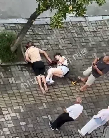 章柃小区监控拍下捉奸血案