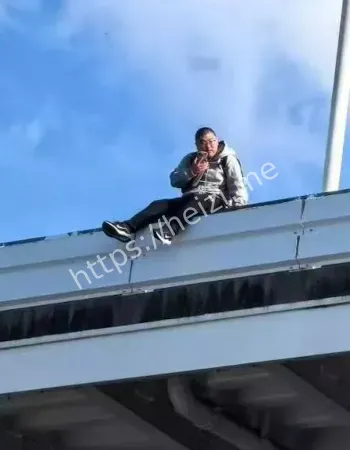 中国籍男子航站楼四层护栏处坠落