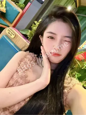 邓乔馨高颜值反差