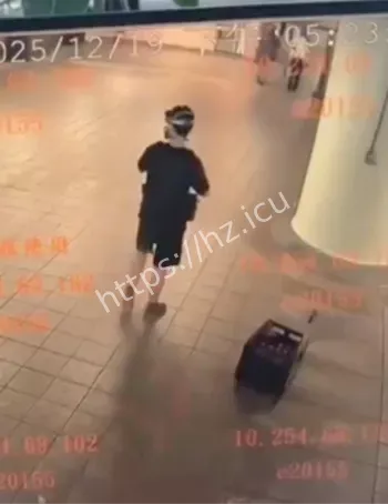 扔烟雾弹持刀砍人