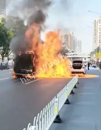 小货车漏油自燃