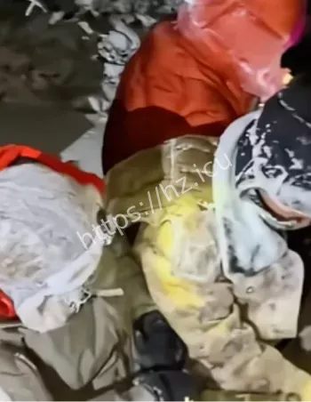 鳌太线5人违规穿越